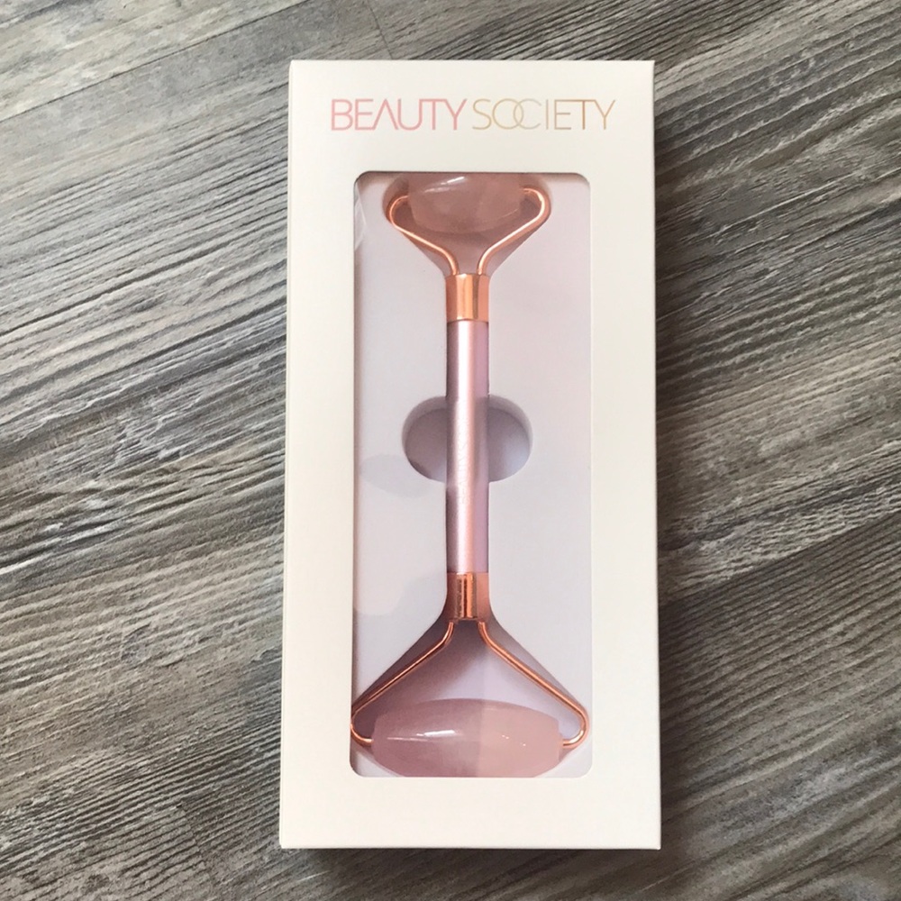 Brand New Beauty Society Dual Rose Quartz Face Roller